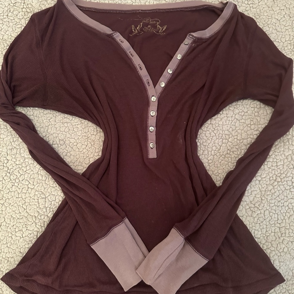 Purple button up long sleeve shirt. Super cute for layering #y2k